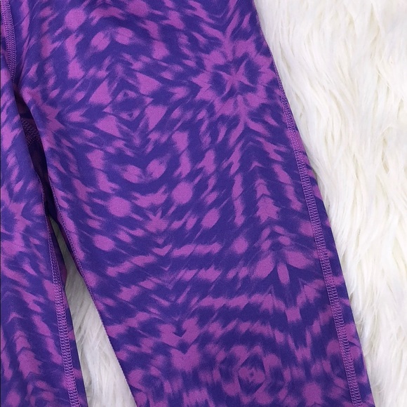 Zella purple and pink crop Capri leggings - Picture 2 of 3